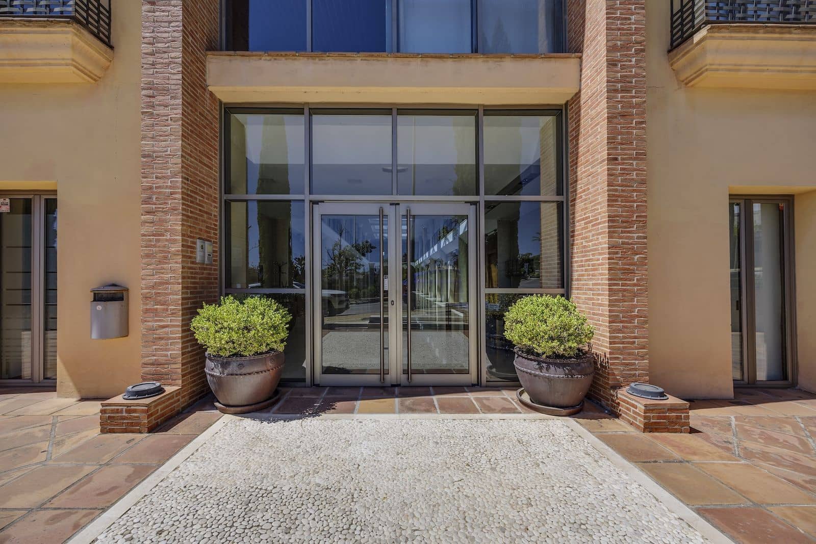 Office for sale in Marbesa - € 395,000 (Ref: 10051411)