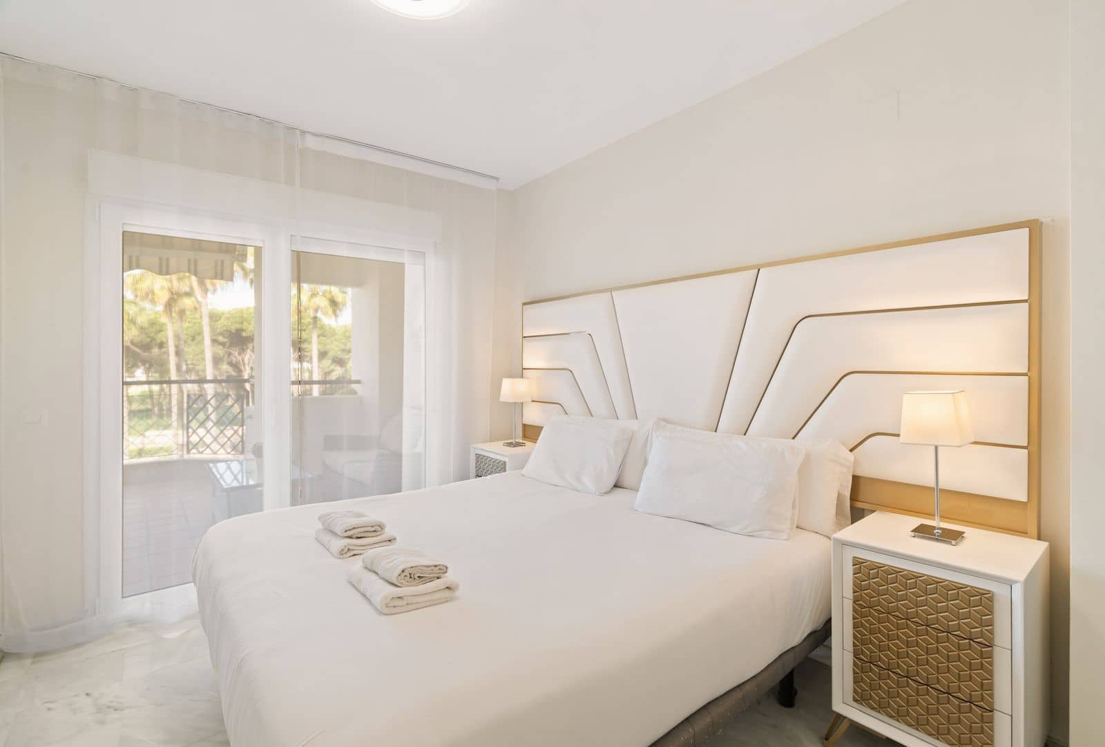 Apartamento de 2 habitaciones en Calahonda en venta - 650.000 € (Ref: 10051414)