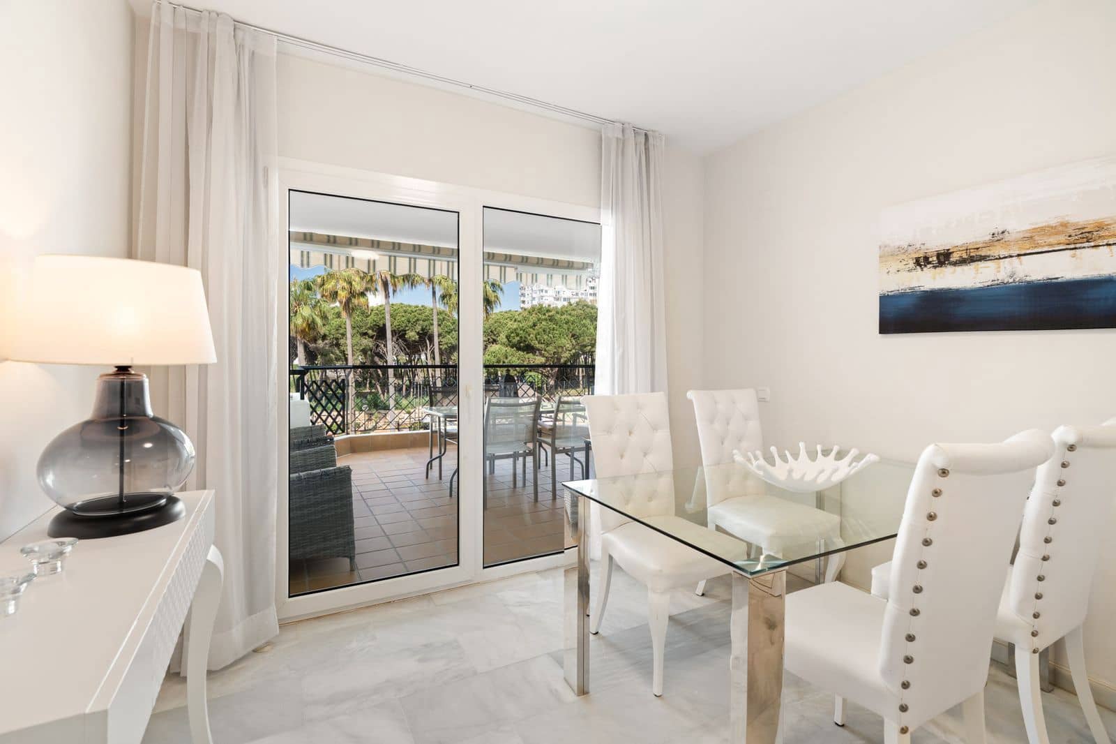Apartamento de 2 habitaciones en Calahonda en venta - 650.000 € (Ref: 10051414)