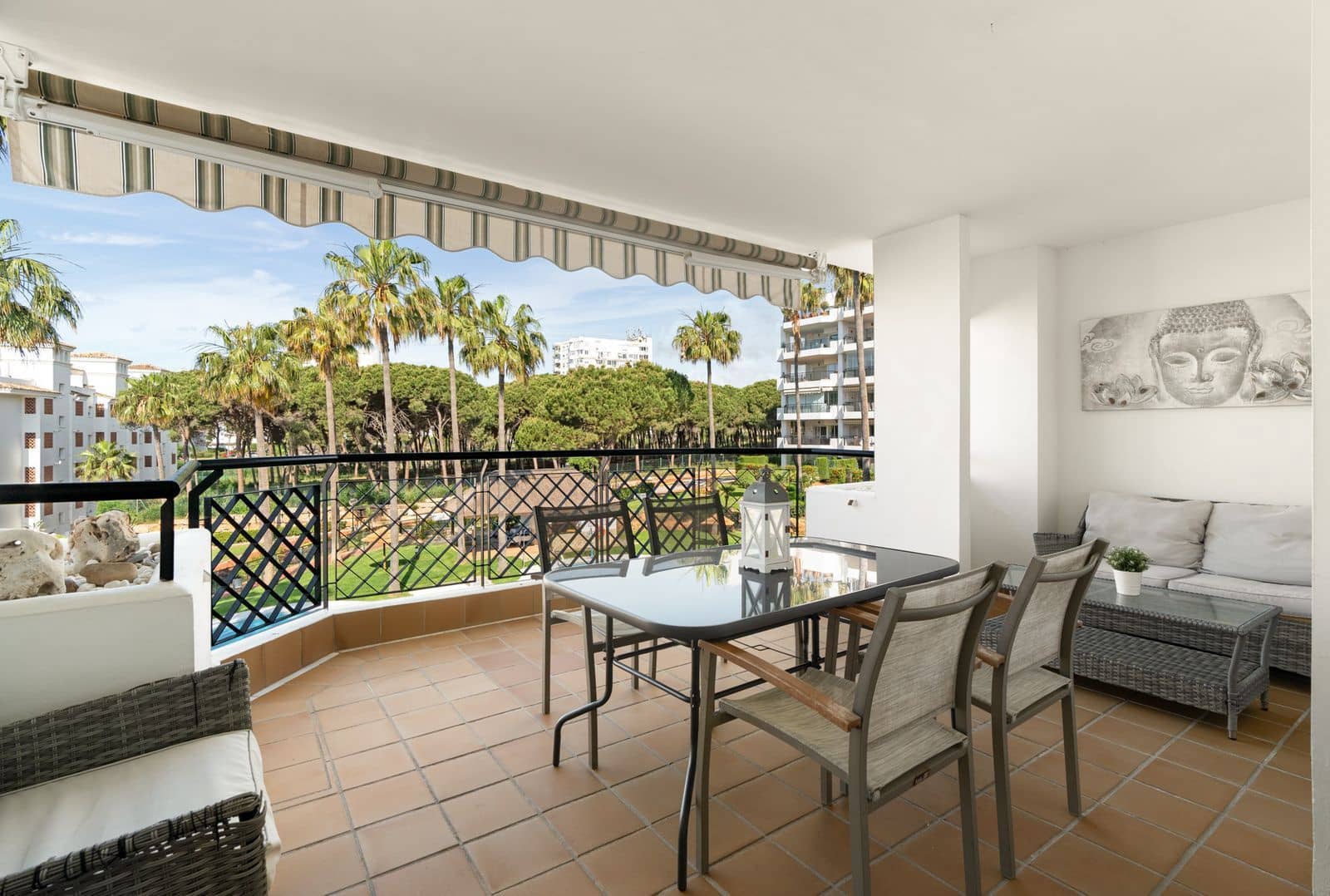 Apartamento de 2 habitaciones en Calahonda en venta - 650.000 € (Ref: 10051414)