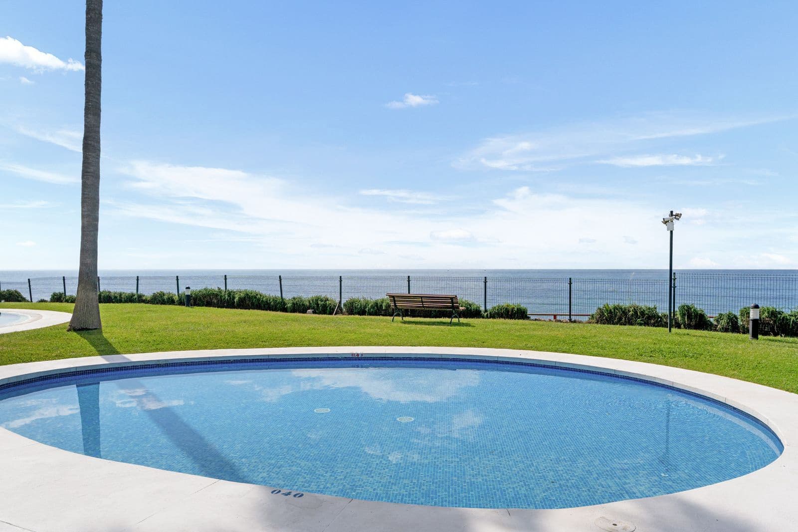 Apartamento de 2 habitaciones en Calahonda en venta - 650.000 € (Ref: 10051414)