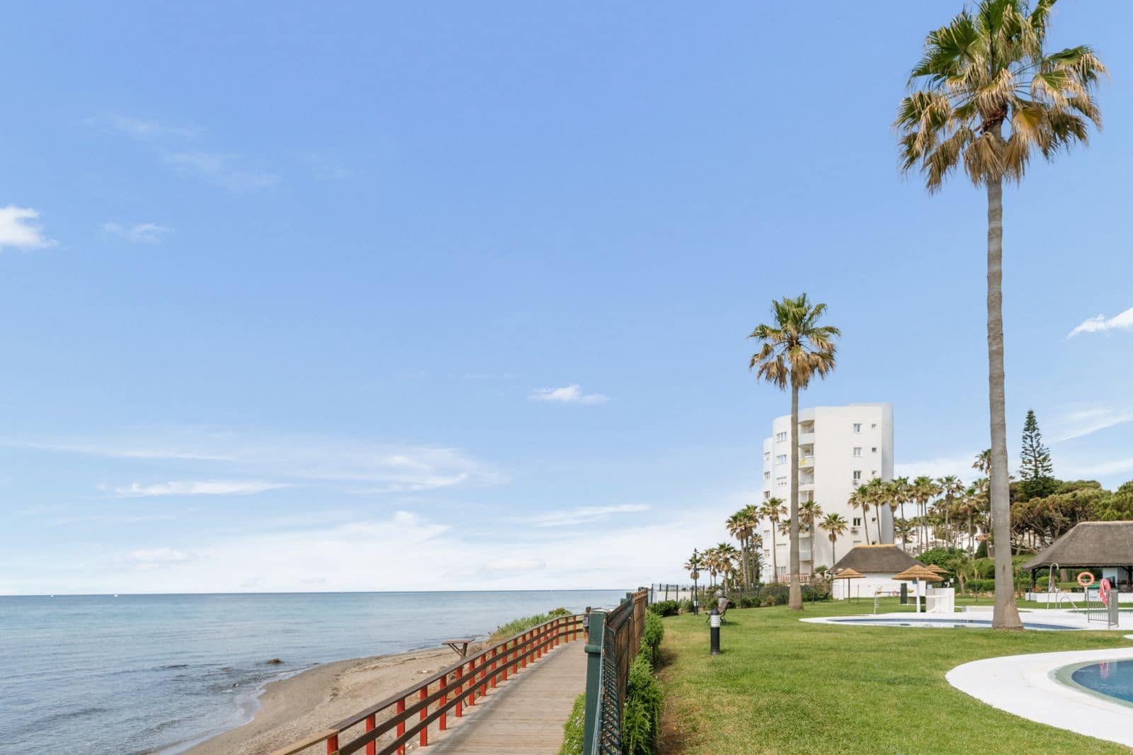 Apartamento de 2 habitaciones en Calahonda en venta - 650.000 € (Ref: 10051414)