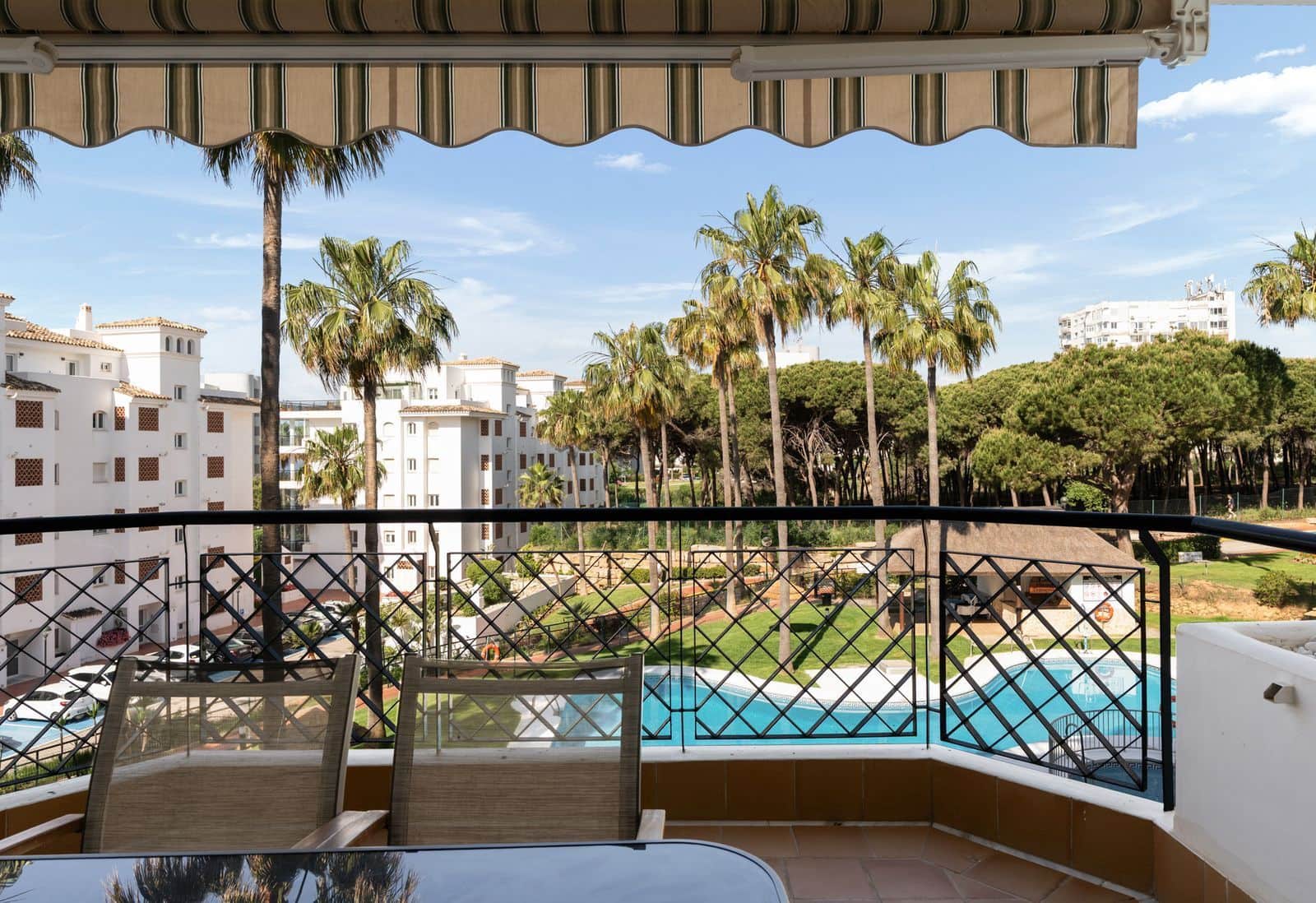 Apartamento de 2 habitaciones en Calahonda en venta - 650.000 € (Ref: 10051414)