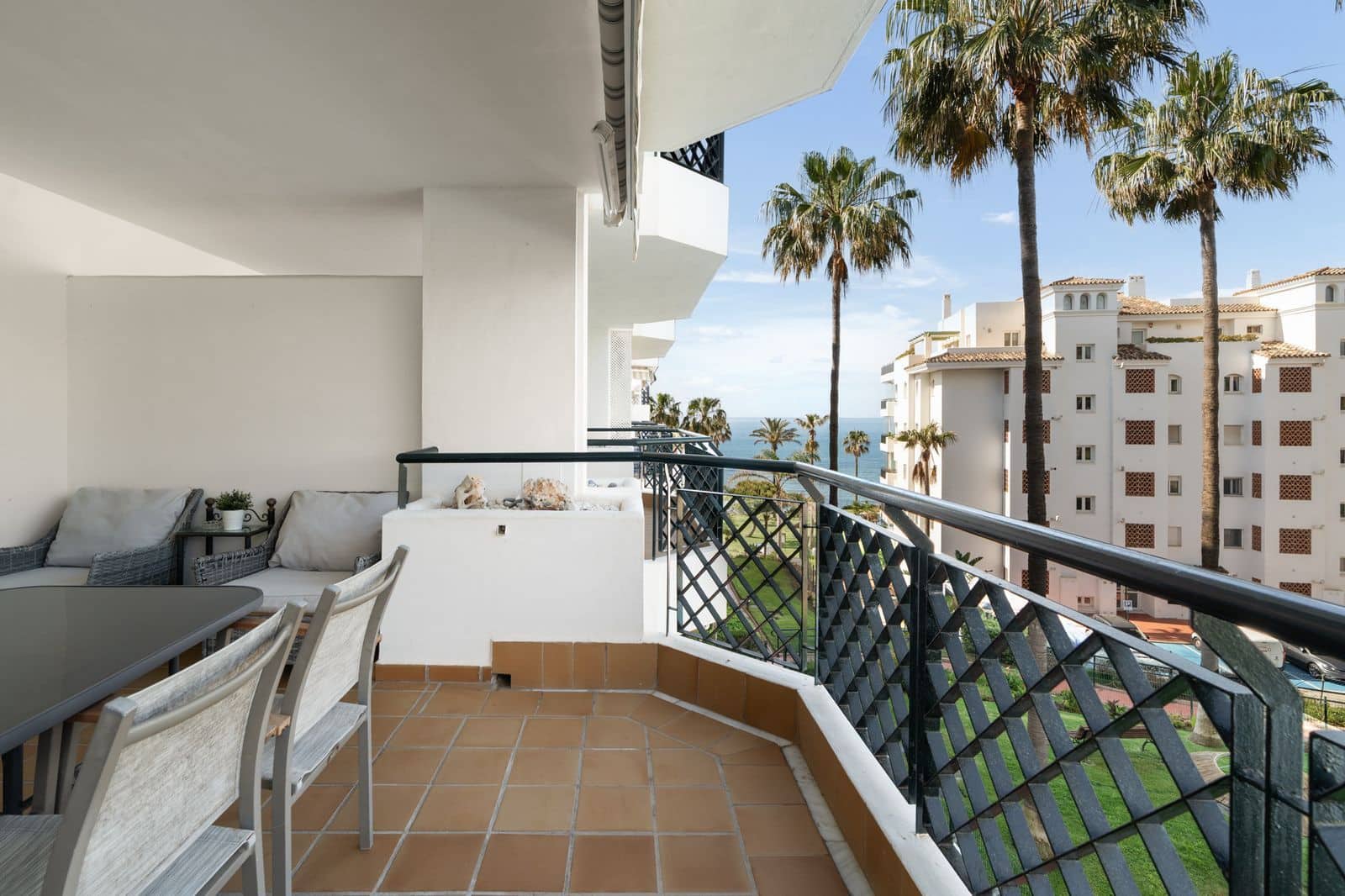 Apartamento de 2 habitaciones en Calahonda en venta - 650.000 € (Ref: 10051414)