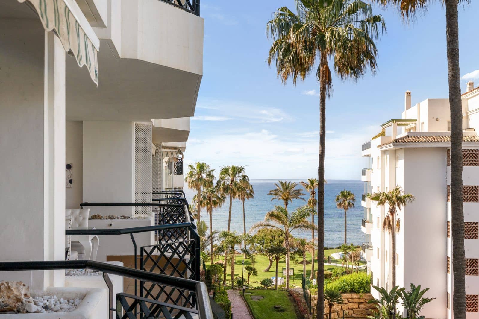 Apartamento de 2 habitaciones en Calahonda en venta - 650.000 € (Ref: 10051414)