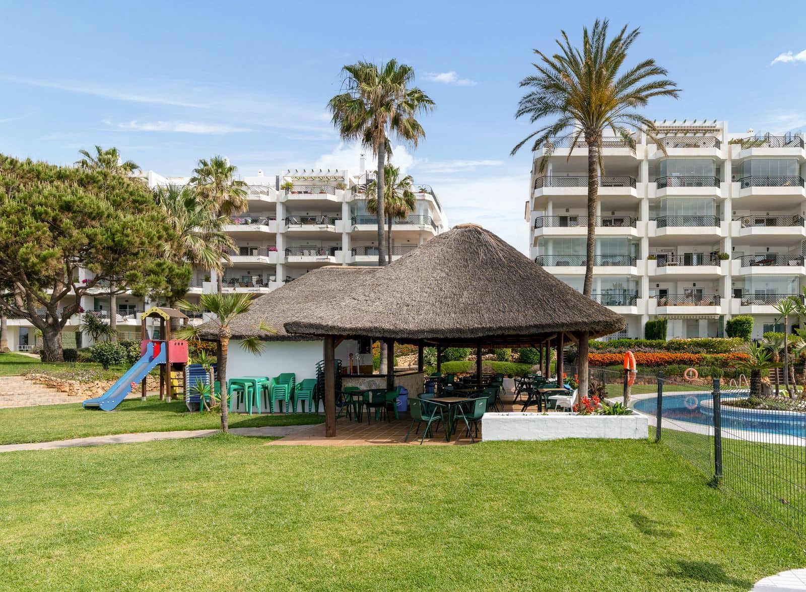 Apartamento de 2 habitaciones en Calahonda en venta - 650.000 € (Ref: 10051414)