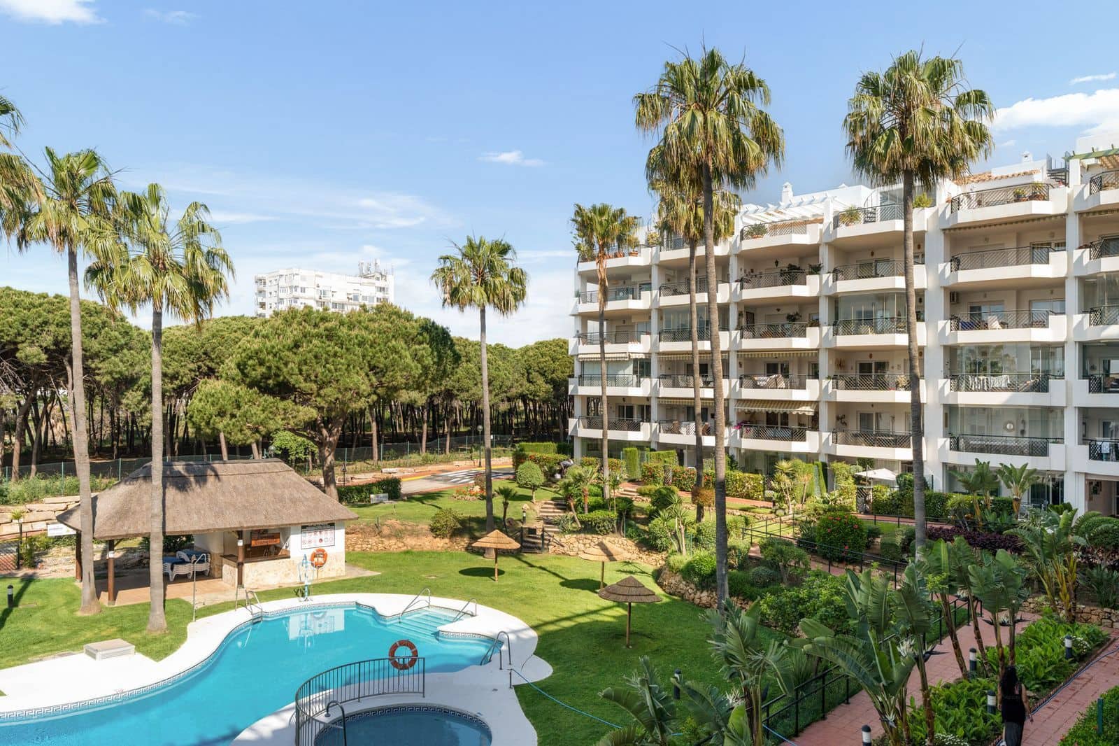 Apartamento de 2 habitaciones en Calahonda en venta - 650.000 € (Ref: 10051414)