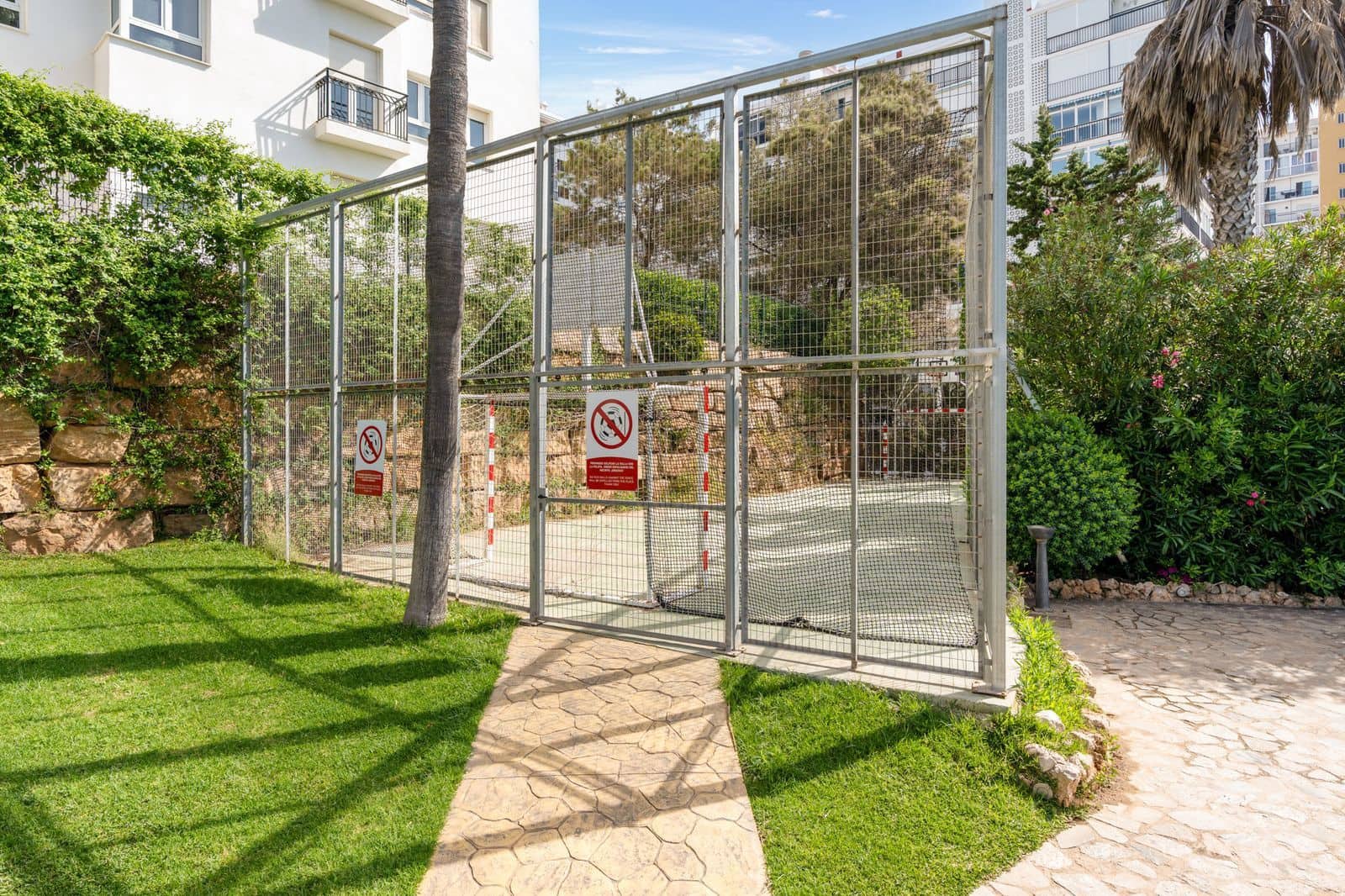 Apartamento de 2 habitaciones en Calahonda en venta - 650.000 € (Ref: 10051414)