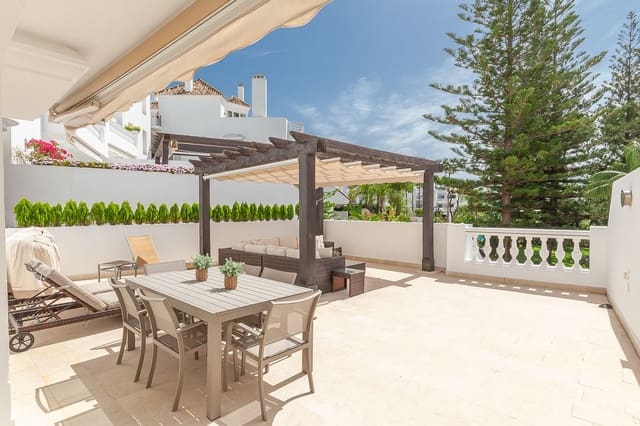 3 bedroom Apartment for sale in Elviria, Marbella - € 995,000 (Ref: 10051417)