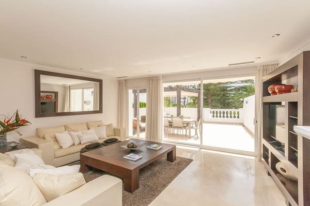 3 bedroom Apartment for sale in Elviria, Marbella - € 995,000 (Ref: 10051417)