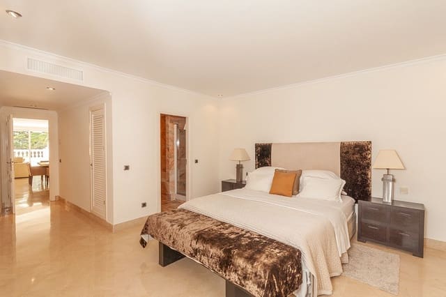 3 bedroom Apartment for sale in Elviria, Marbella - € 995,000 (Ref: 10051417)