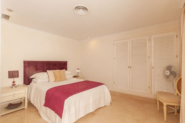 3 bedroom Apartment for sale in Elviria, Marbella - € 995,000 (Ref: 10051417)
