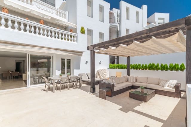 3 bedroom Apartment for sale in Elviria, Marbella - € 995,000 (Ref: 10051417)