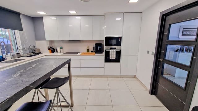 5 Zimmer Doppelhaus zu verkaufen in Santa Clara, Marbella - 1.075.000 € (Ref: 10051418)