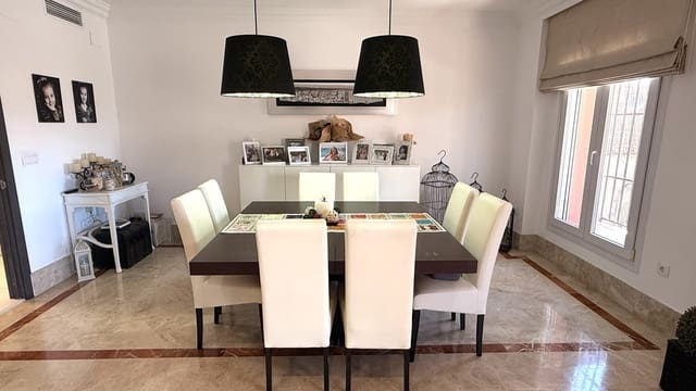 5 Zimmer Doppelhaus zu verkaufen in Santa Clara, Marbella - 1.075.000 € (Ref: 10051418)