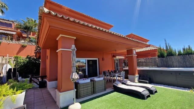 5 Zimmer Doppelhaus zu verkaufen in Santa Clara, Marbella - 1.075.000 € (Ref: 10051418)