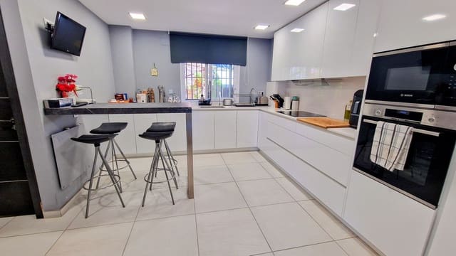 5 Zimmer Doppelhaus zu verkaufen in Santa Clara, Marbella - 1.075.000 € (Ref: 10051418)