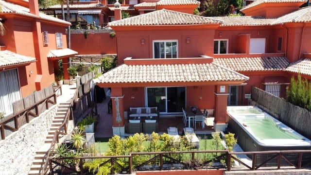 5 Zimmer Doppelhaus zu verkaufen in Santa Clara, Marbella - 1.075.000 € (Ref: 10051418)