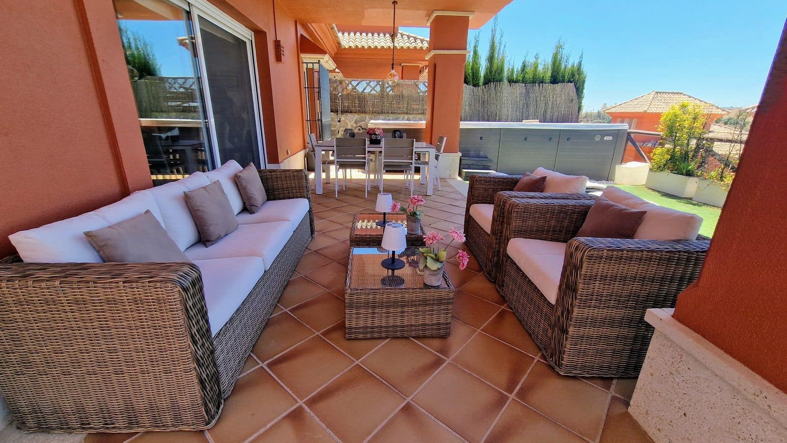 5 Zimmer Doppelhaus zu verkaufen in Marbella - 1.075.000 € (Ref: 10051418)