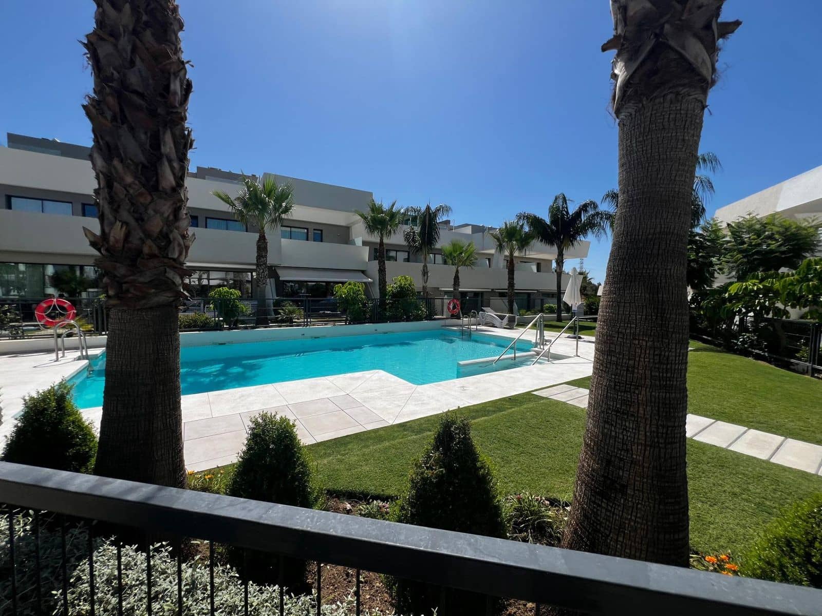 4 bedroom Apartment for sale in La Cala de Mijas - € 1,250,000 (Ref: 10051419)