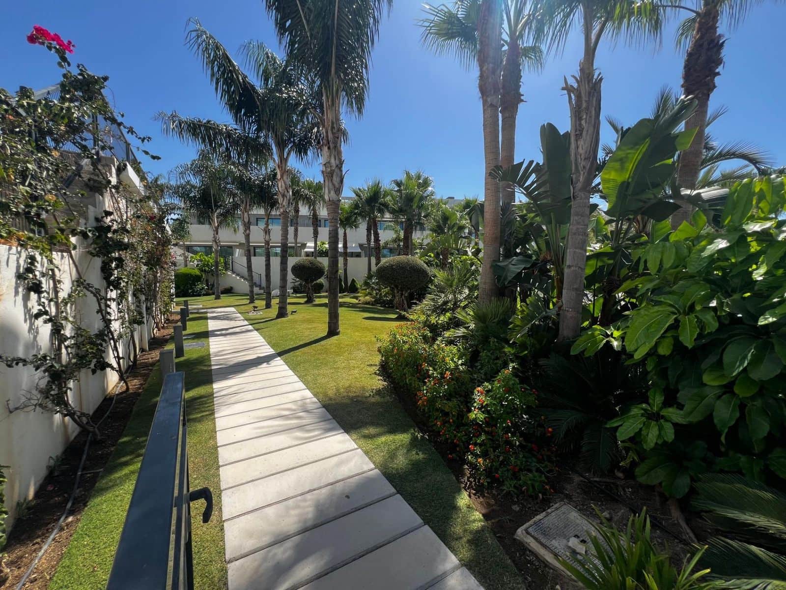 4 bedroom Apartment for sale in La Cala de Mijas - € 1,250,000 (Ref: 10051419)