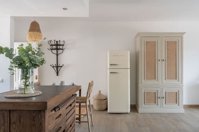 2 quarto Apartamento para venda em Nueva Andalucia, Marbella - 695 000 € (Ref: 10051421)