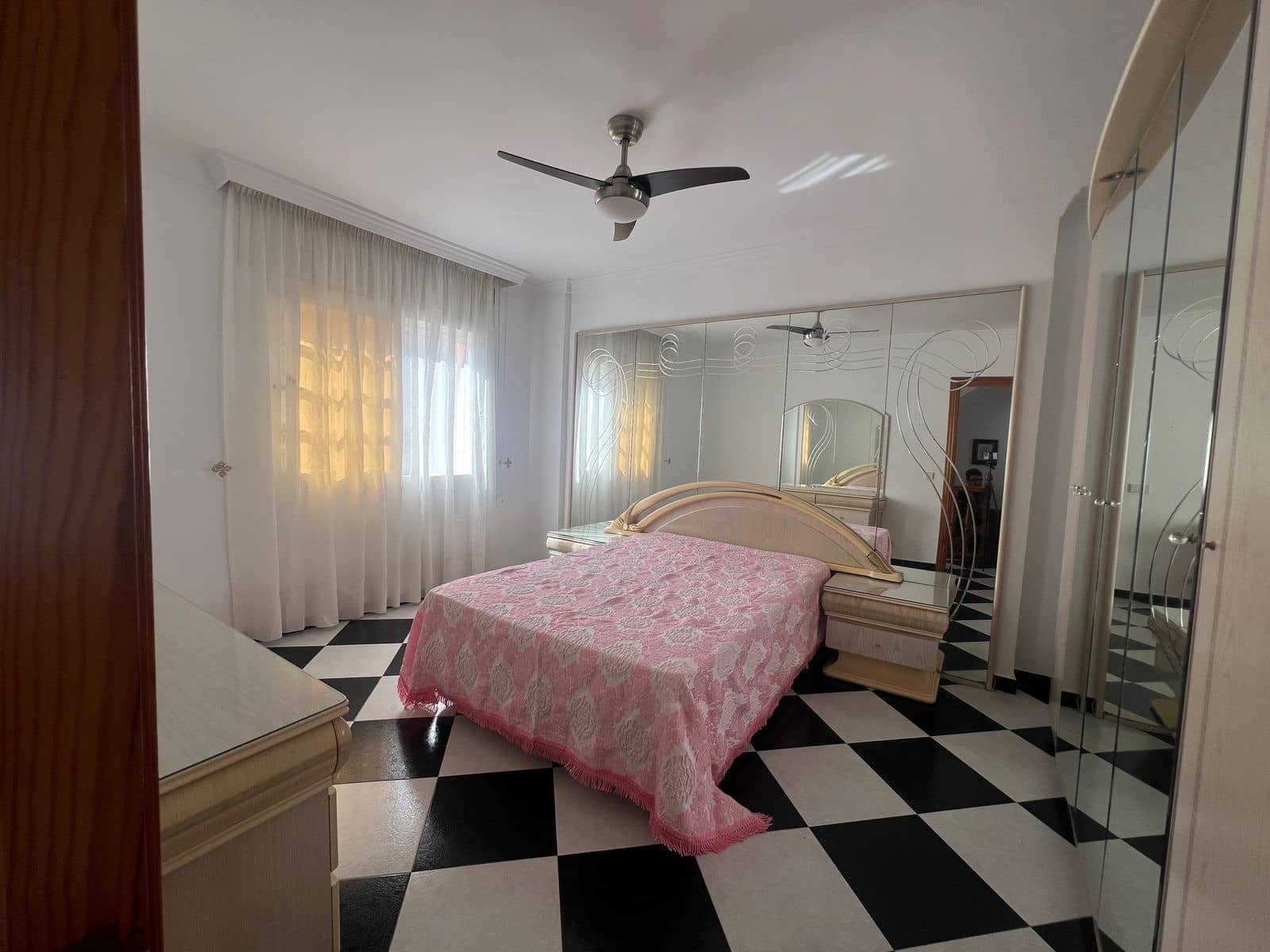 Pareado de 3 habitaciones en Estepona en venta - 625.900 € (Ref: 10051423)