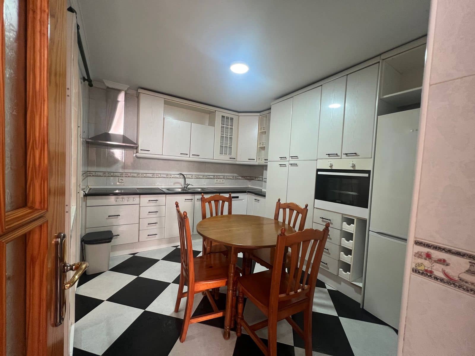 Pareado de 3 habitaciones en Estepona en venta - 625.900 € (Ref: 10051423)