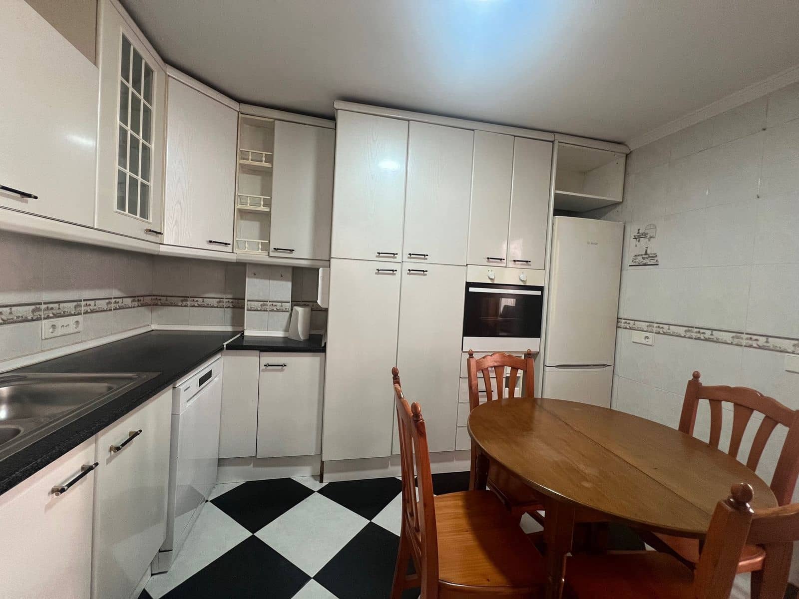 Pareado de 3 habitaciones en Estepona en venta - 625.900 € (Ref: 10051423)