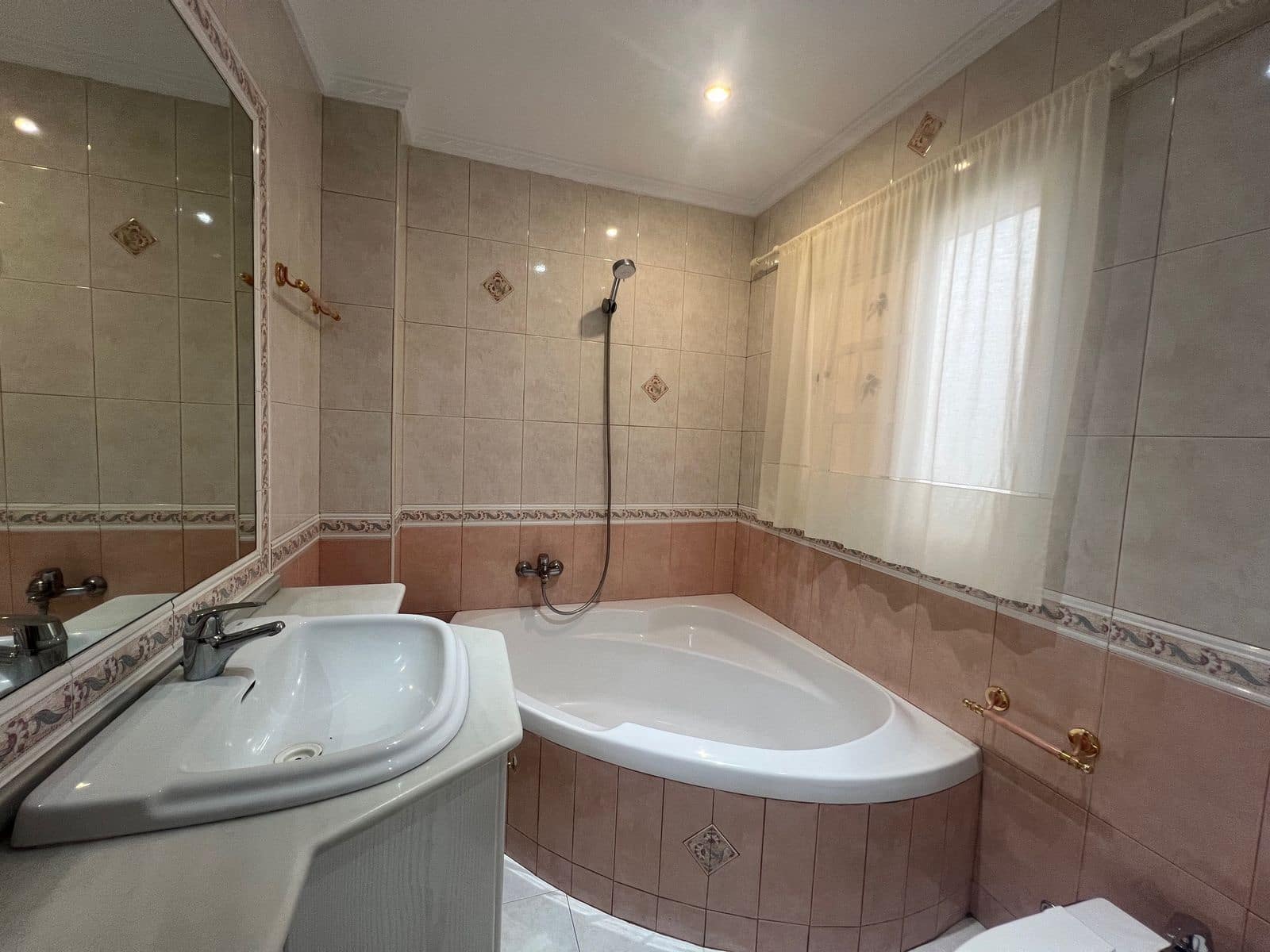Pareado de 3 habitaciones en Estepona en venta - 625.900 € (Ref: 10051423)