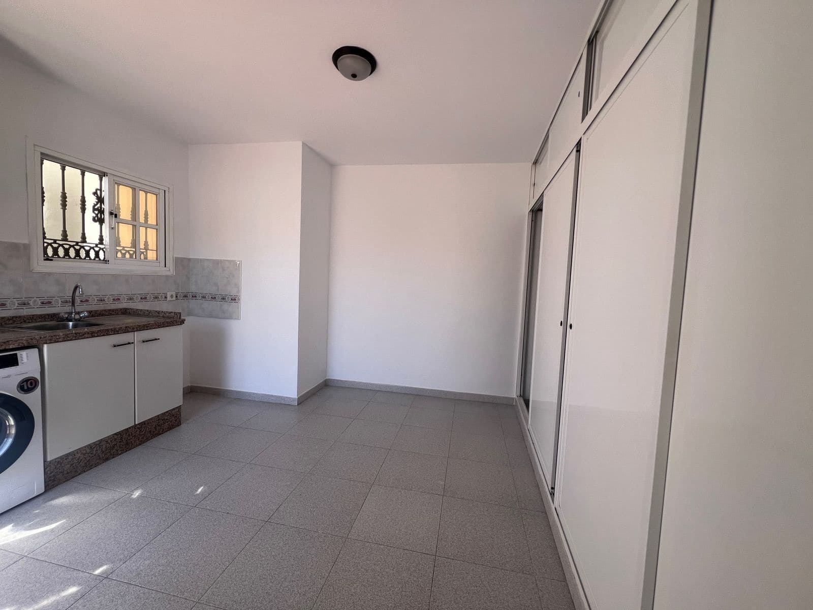 Pareado de 3 habitaciones en Estepona en venta - 625.900 € (Ref: 10051423)