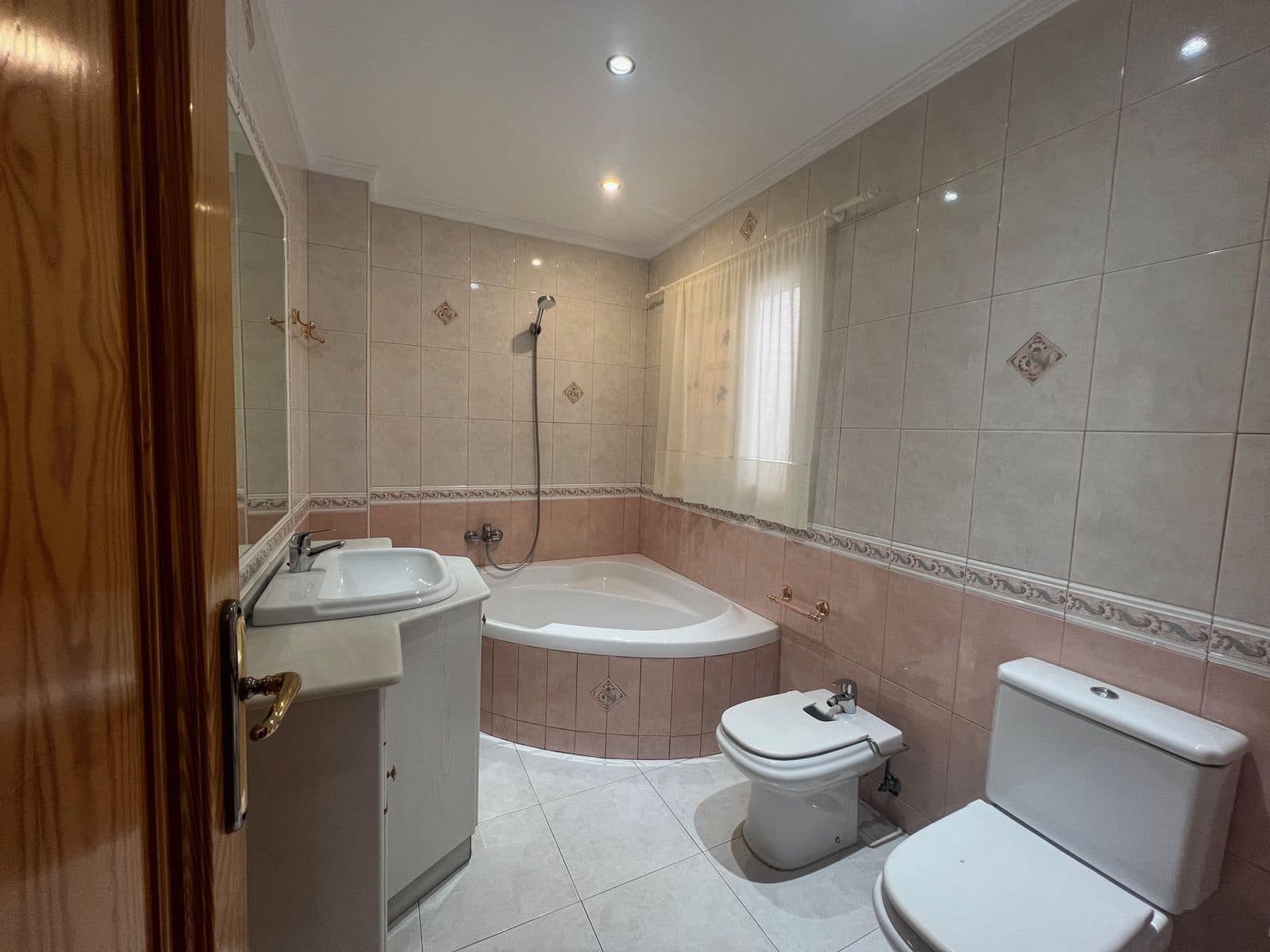 Pareado de 3 habitaciones en Estepona en venta - 625.900 € (Ref: 10051423)