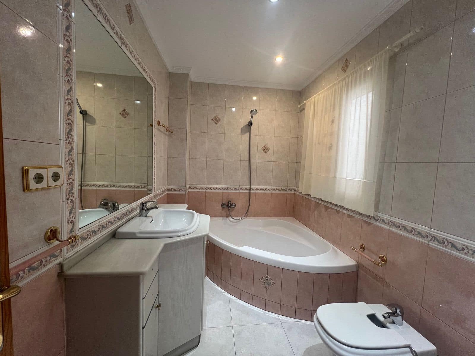 Pareado de 3 habitaciones en Estepona en venta - 625.900 € (Ref: 10051423)