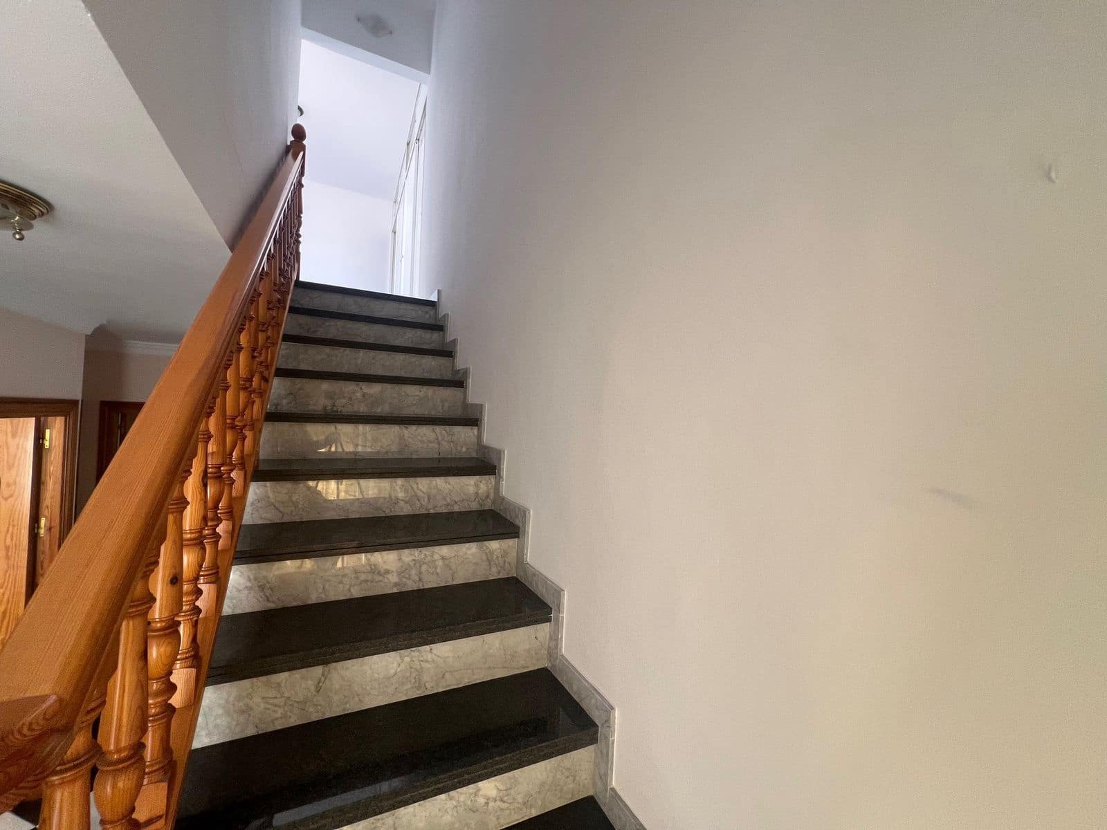 Pareado de 3 habitaciones en Estepona en venta - 625.900 € (Ref: 10051423)