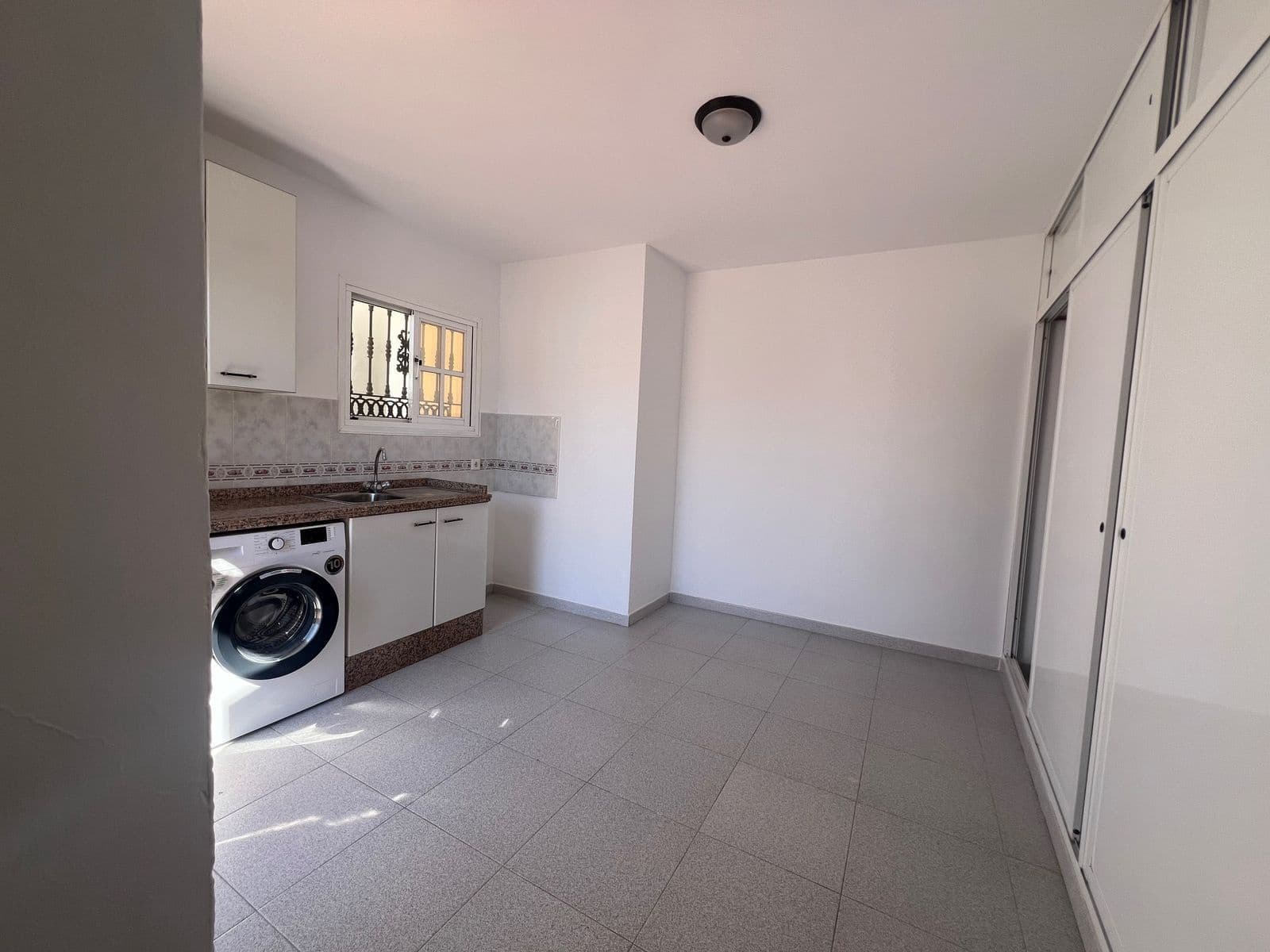 Pareado de 3 habitaciones en Estepona en venta - 625.900 € (Ref: 10051423)