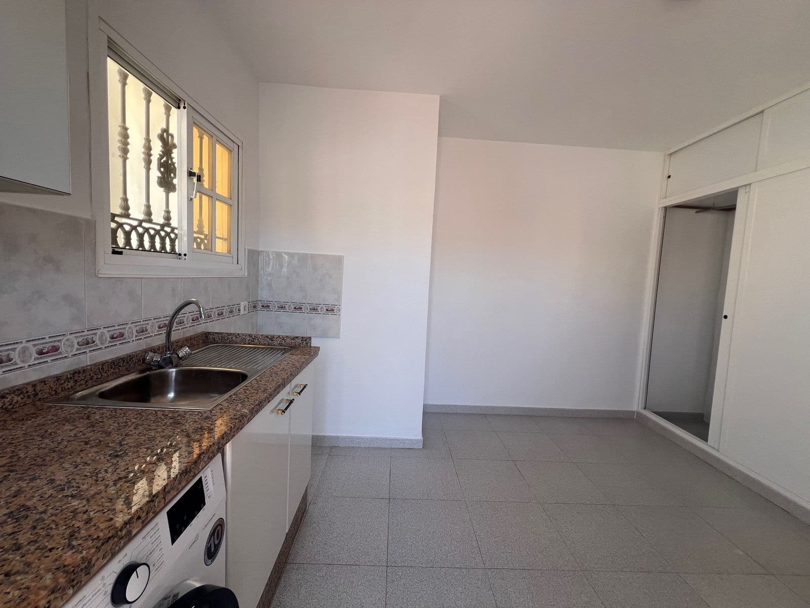 Pareado de 3 habitaciones en Estepona en venta - 625.900 € (Ref: 10051423)