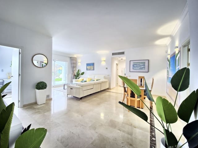 3 slaapkamer Appartement te koop in Cabopino, Marbella - € 635.000 (Ref: 10051427)