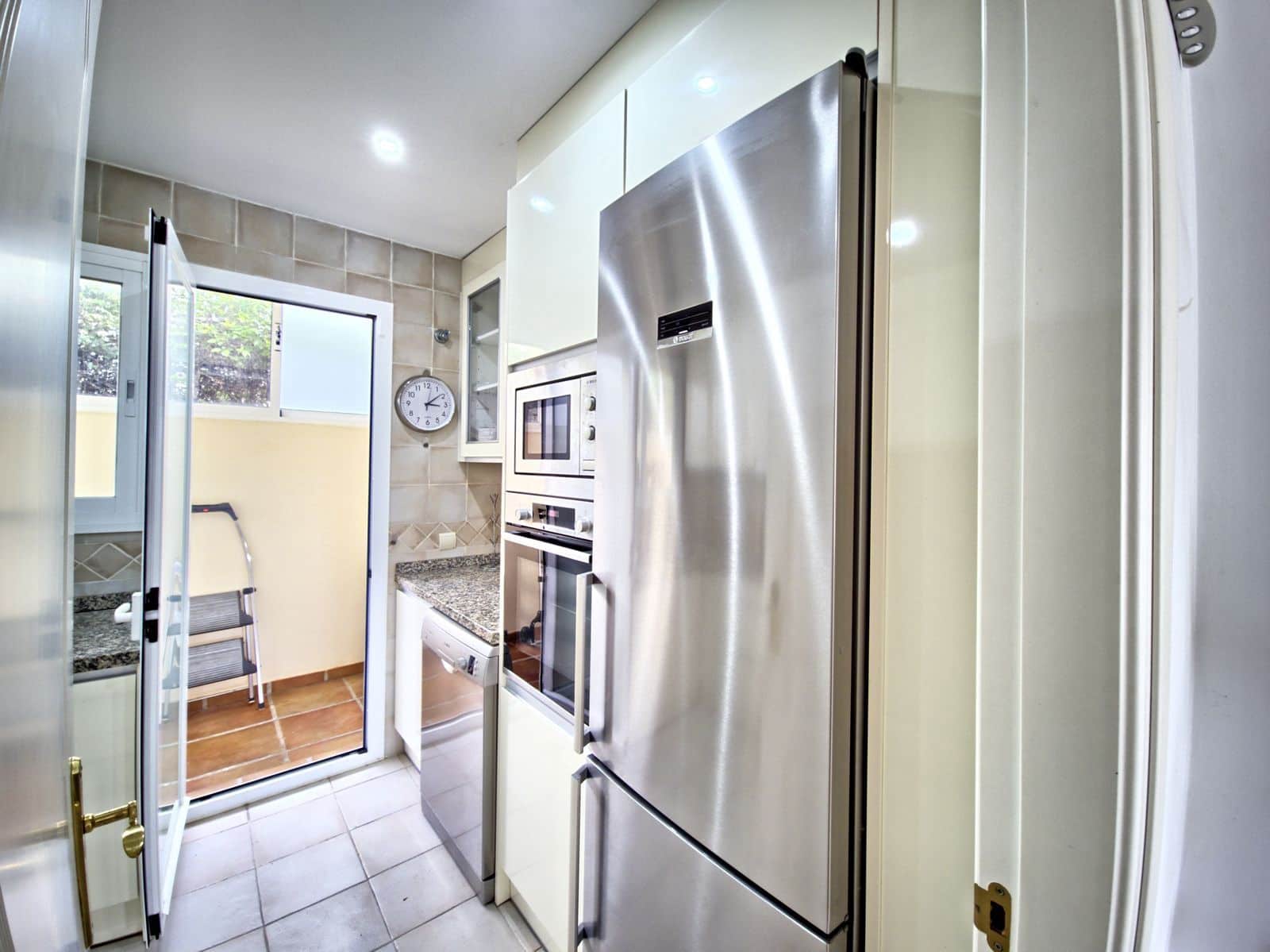 3 slaapkamer Appartement te koop in Cabopino - € 635.000 (Ref: 10051427)