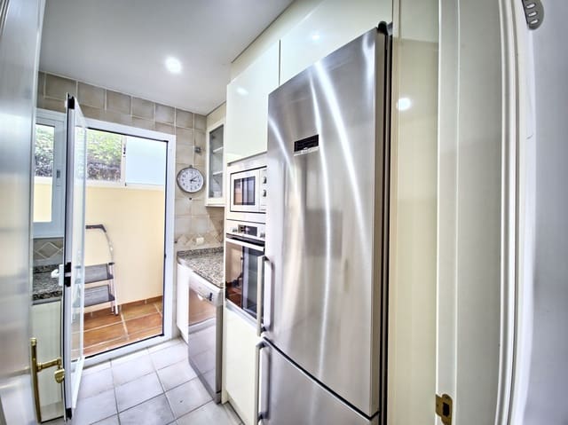 3 slaapkamer Appartement te koop in Cabopino, Marbella - € 635.000 (Ref: 10051427)