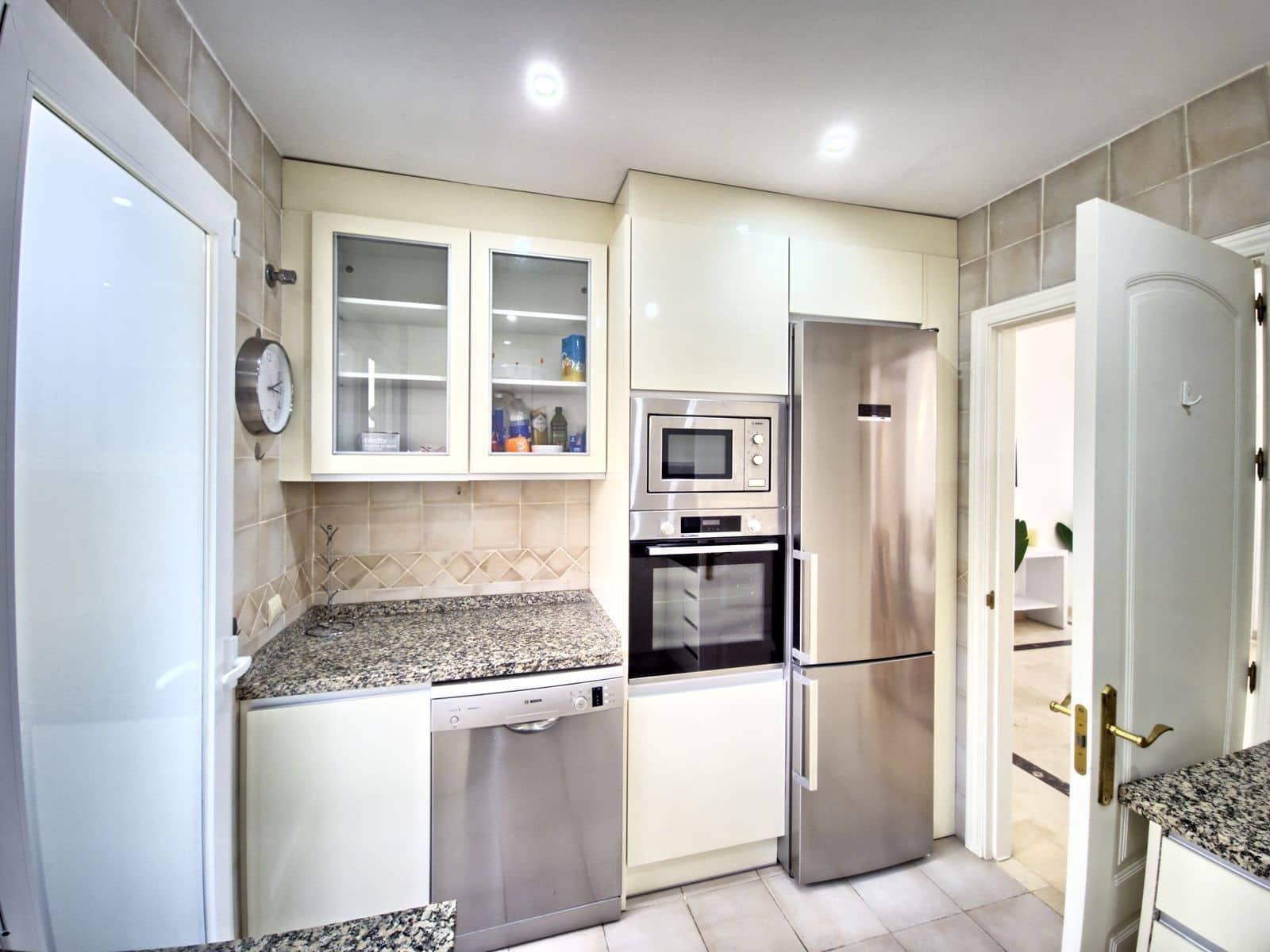 3 slaapkamer Appartement te koop in Cabopino - € 635.000 (Ref: 10051427)