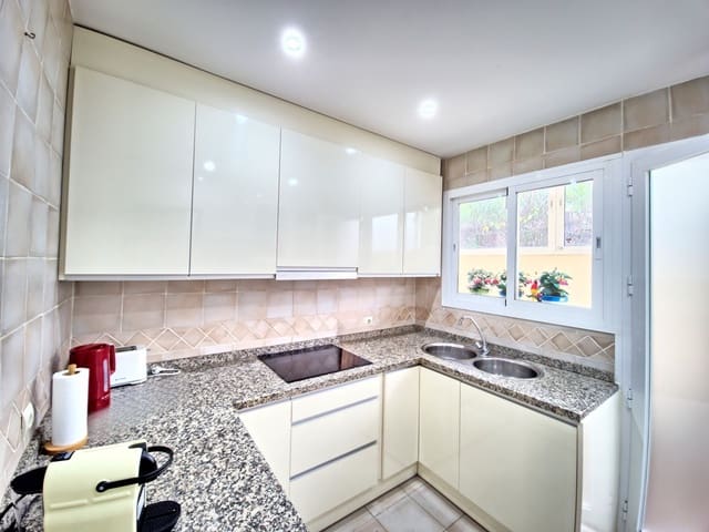 3 slaapkamer Appartement te koop in Cabopino, Marbella - € 635.000 (Ref: 10051427)
