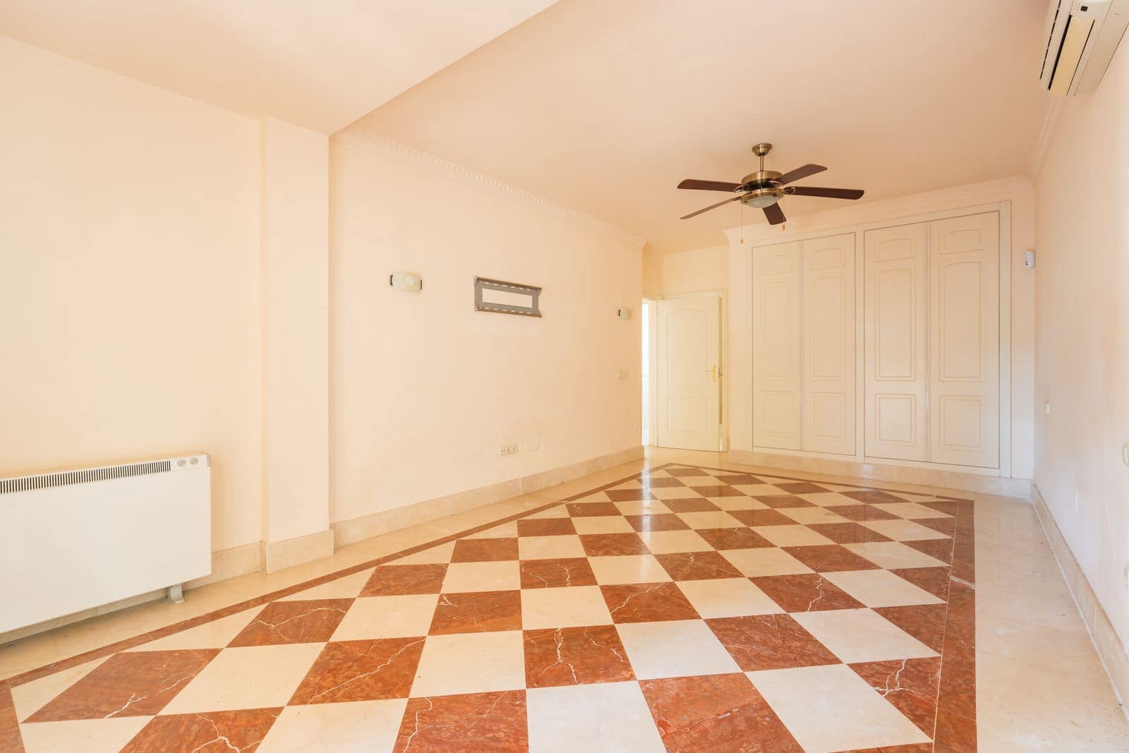 4 camera da letto Villa in vendita in Estepona - 1.250.000 € (Rif: 10051432)