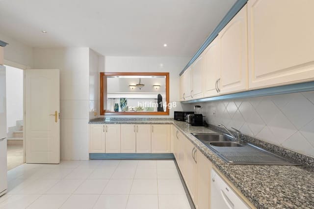 3 quarto Casa em Banda para venda em Nueva Andalucia, Marbella - 1 250 000 € (Ref: 10051434)