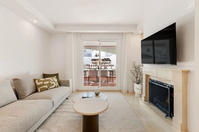 2 slaapkamer Appartement te koop in Nueva Andalucia, Marbella - € 595.000 (Ref: 10051435)