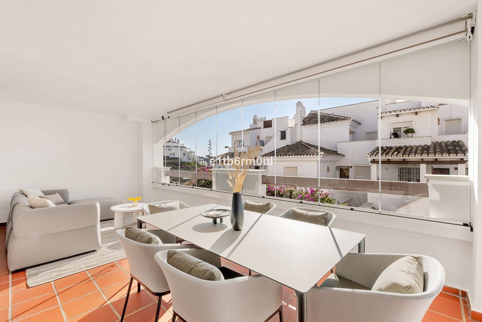 2 slaapkamer Appartement te koop in Nueva Andalucia - € 595.000 (Ref: 10051435)