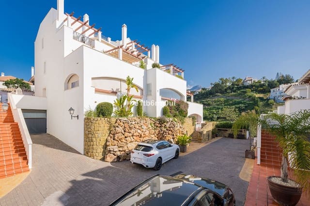 2 slaapkamer Appartement te koop in Nueva Andalucia, Marbella - € 595.000 (Ref: 10051435)