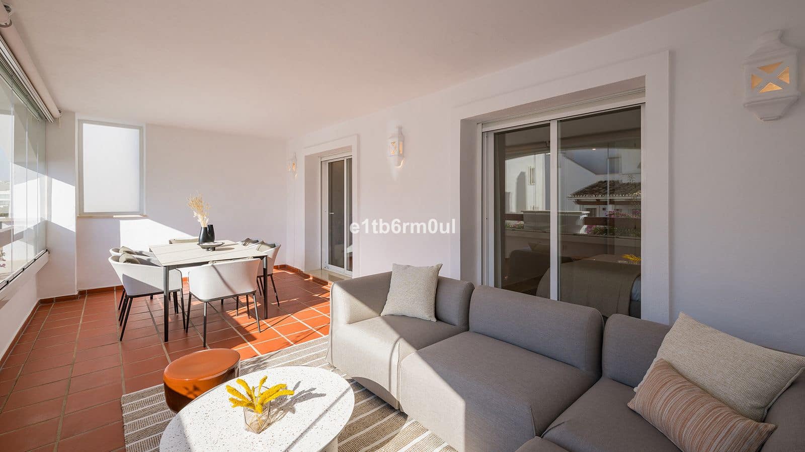 2 slaapkamer Appartement te koop in Nueva Andalucia - € 595.000 (Ref: 10051435)