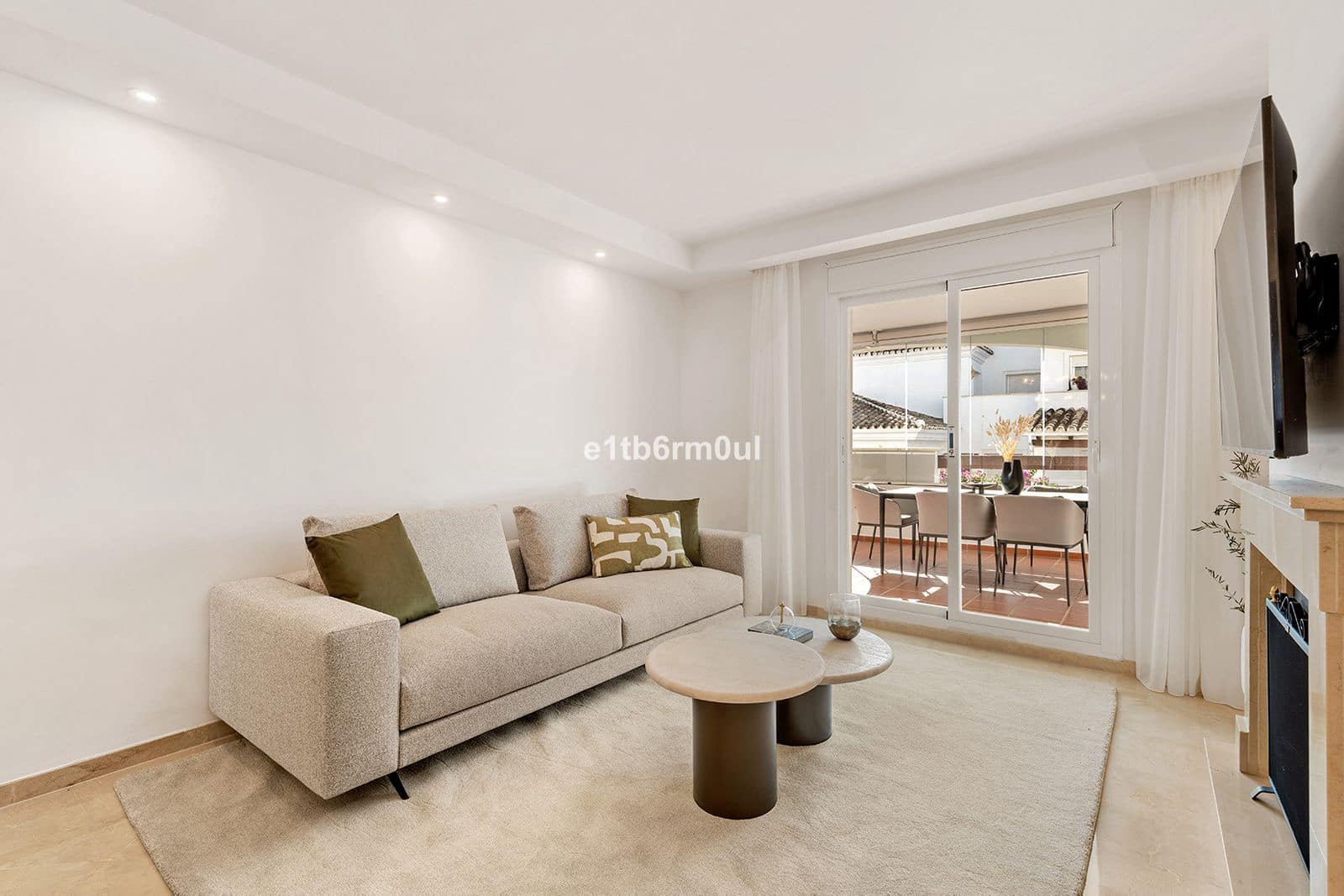 2 slaapkamer Appartement te koop in Nueva Andalucia - € 595.000 (Ref: 10051435)