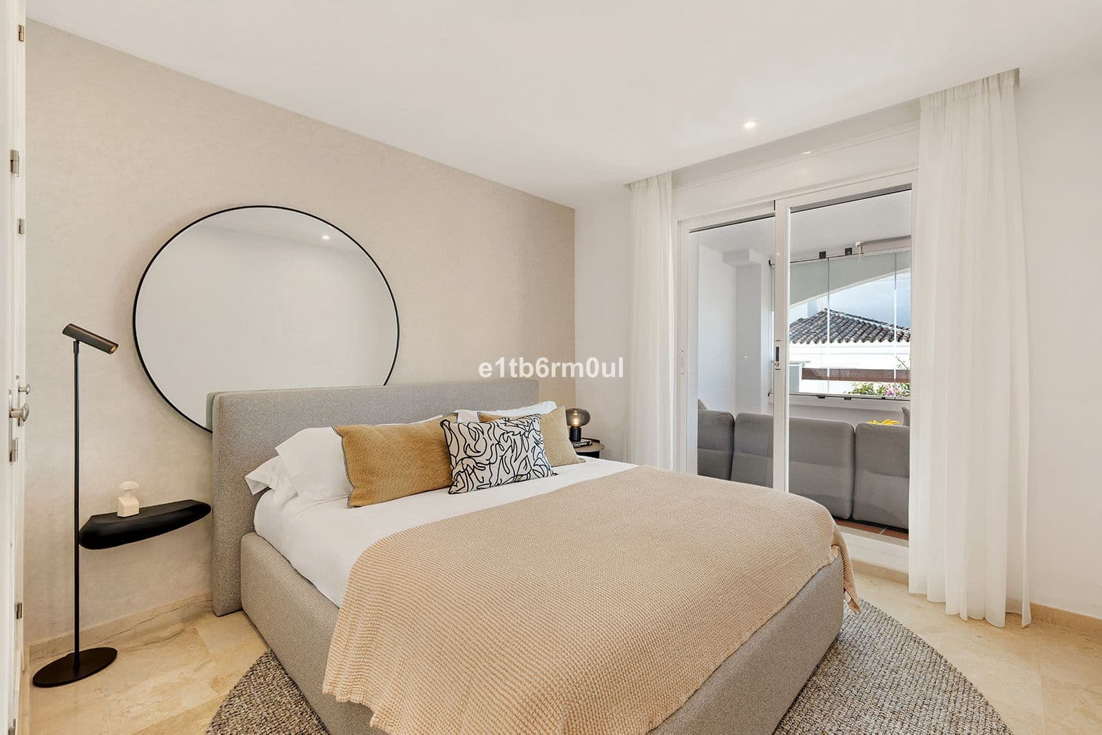 2 slaapkamer Appartement te koop in Nueva Andalucia - € 595.000 (Ref: 10051435)