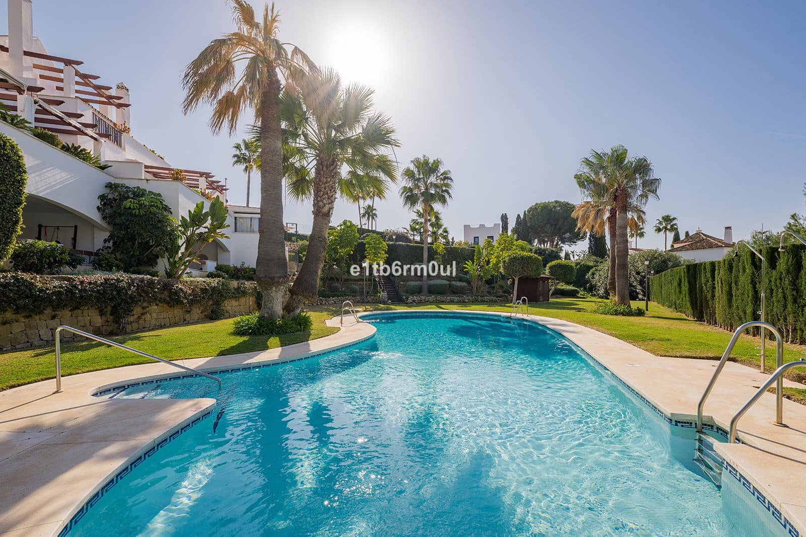 2 slaapkamer Appartement te koop in Nueva Andalucia - € 595.000 (Ref: 10051435)